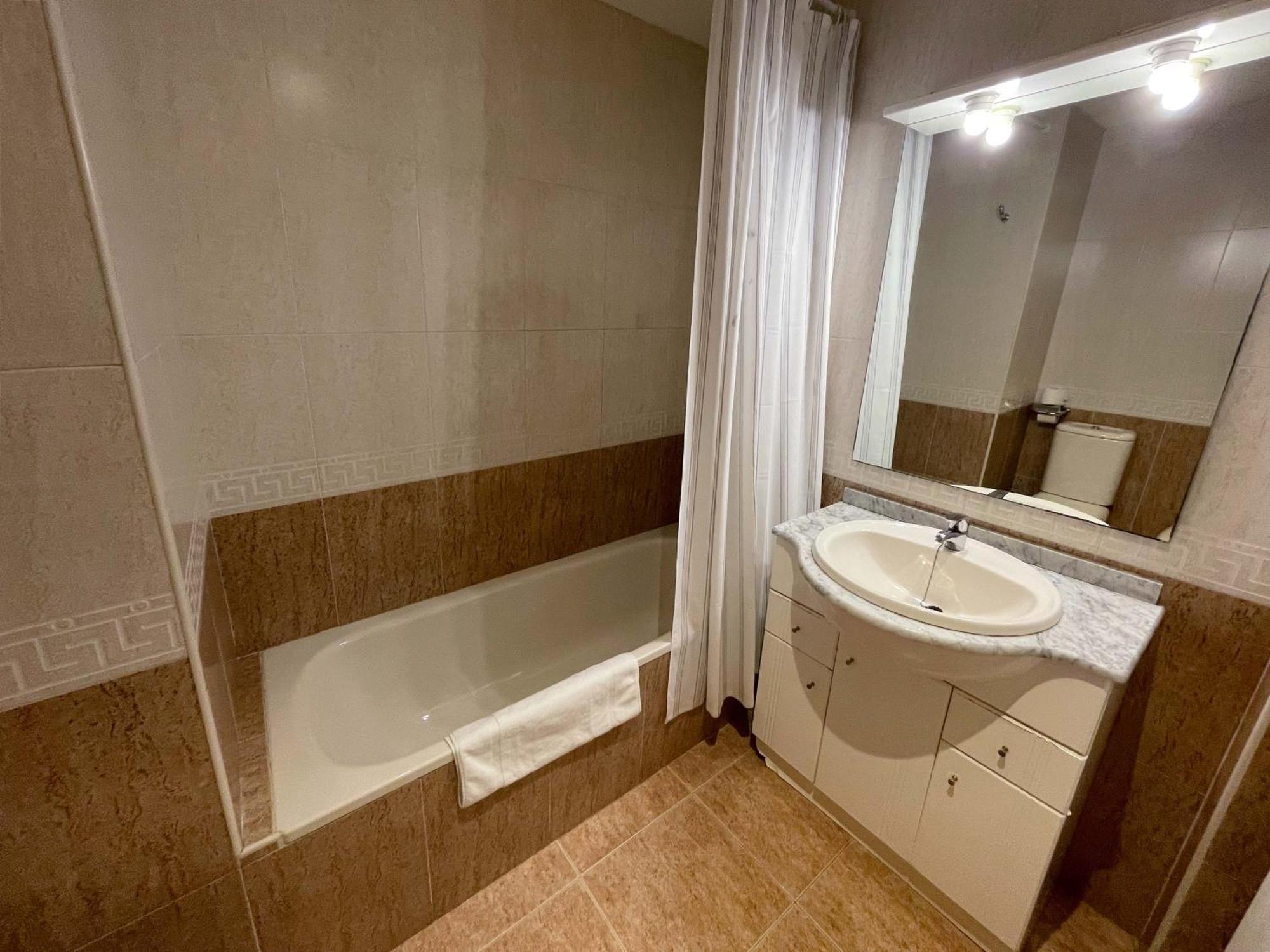 Apartamentos El Pilar Suites 3000 사라고사 외부 사진