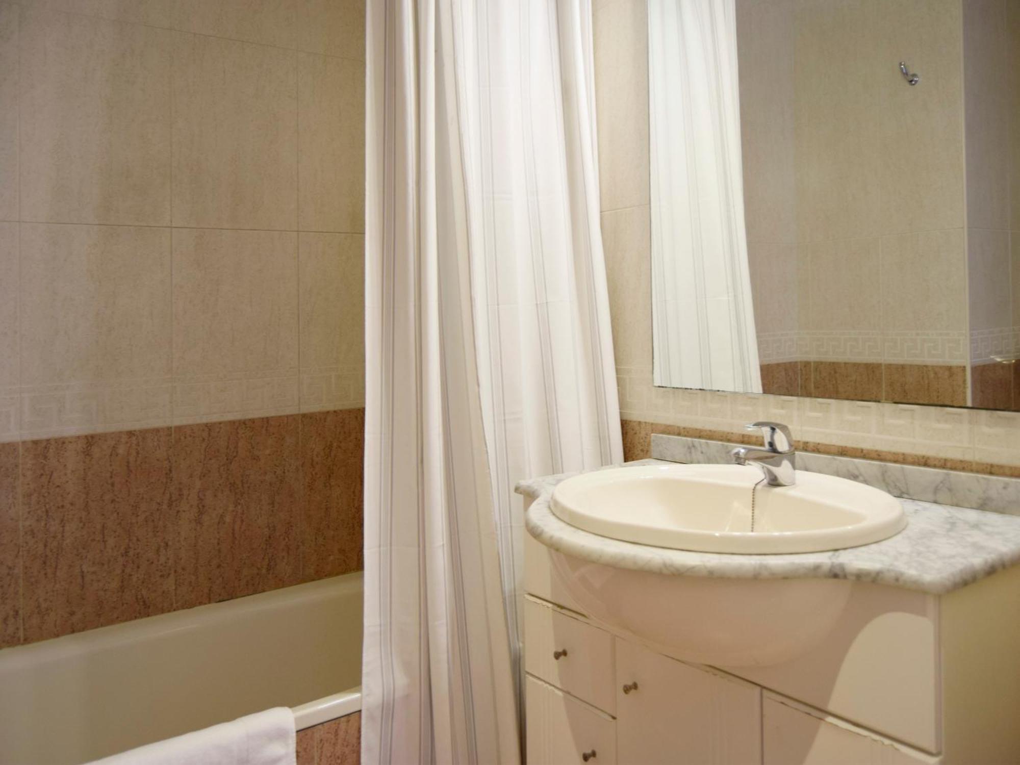Apartamentos El Pilar Suites 3000 사라고사 외부 사진